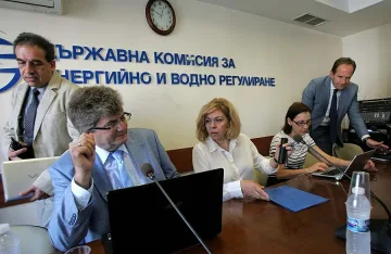 Токът поевтиня, но с по-малко