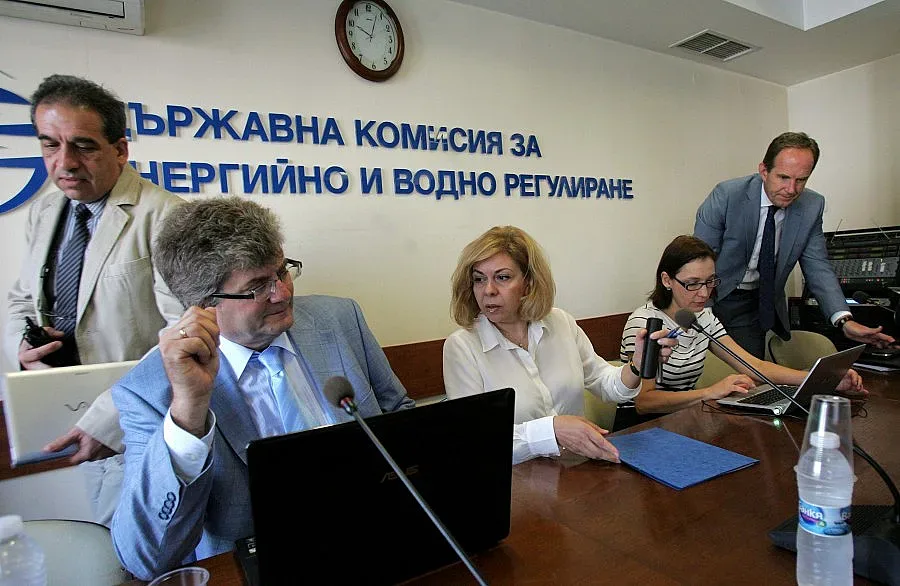 Токът поевтиня, но с по-малко