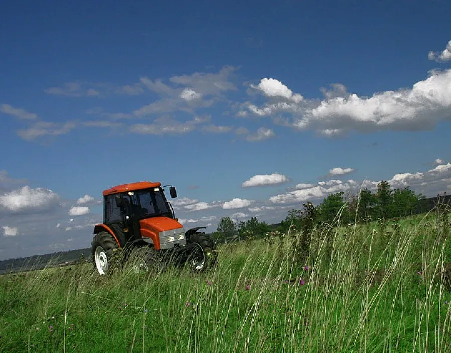 Алекс предпочита трактора пред компа