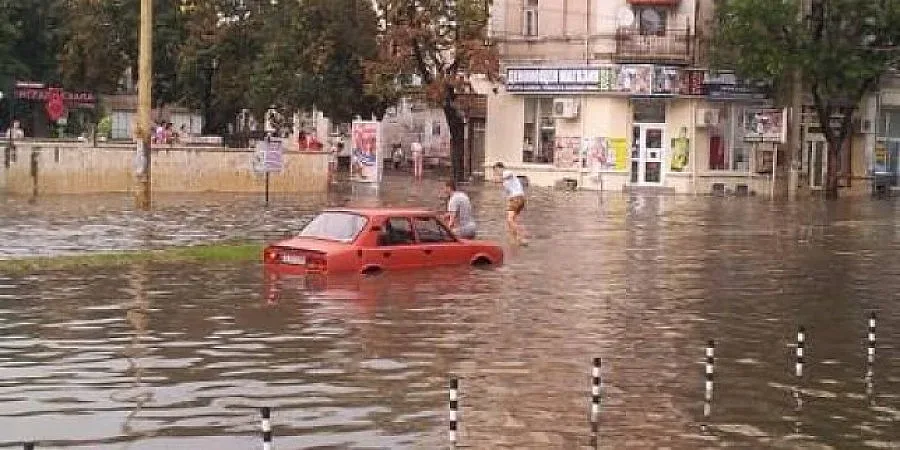 Буря и градушка като боб връхлетяха Русе
