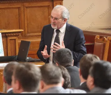 Местан: ДПС застава плътно зад програмата на Орешарски