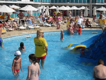 Местят All inclusive на поляната