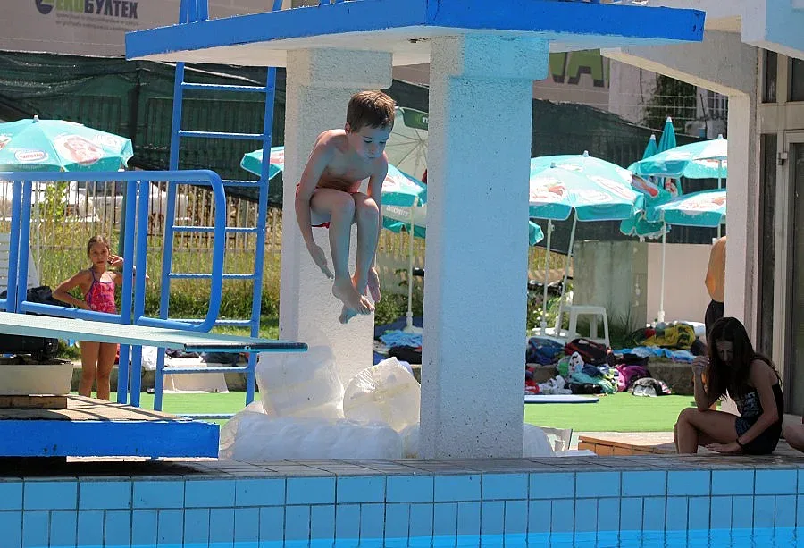 Господин Андреев скочи във водата за грамота