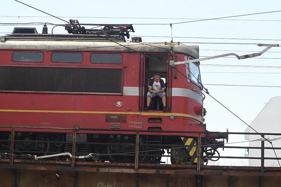 650 км релси за скоростни влакове