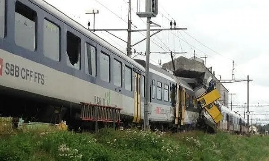 ВИДЕО: Два влака се сблъскаха в Швейцария