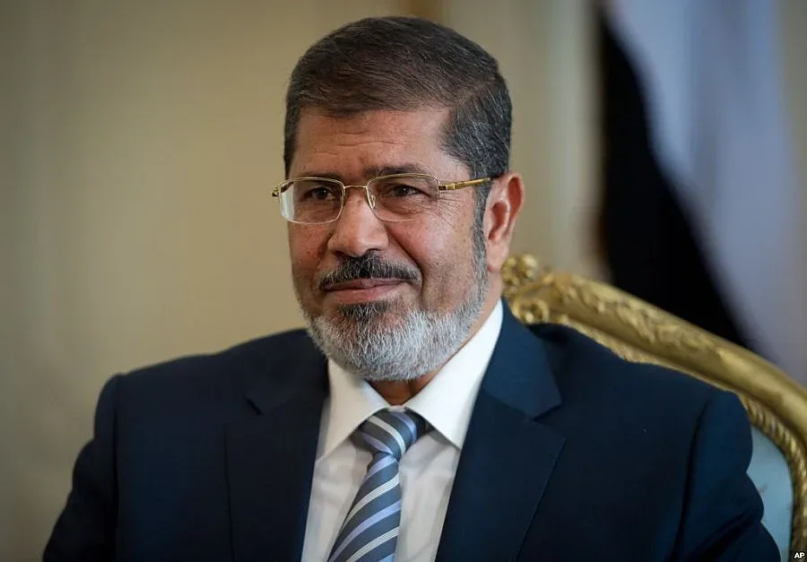 Държат Морси във вила