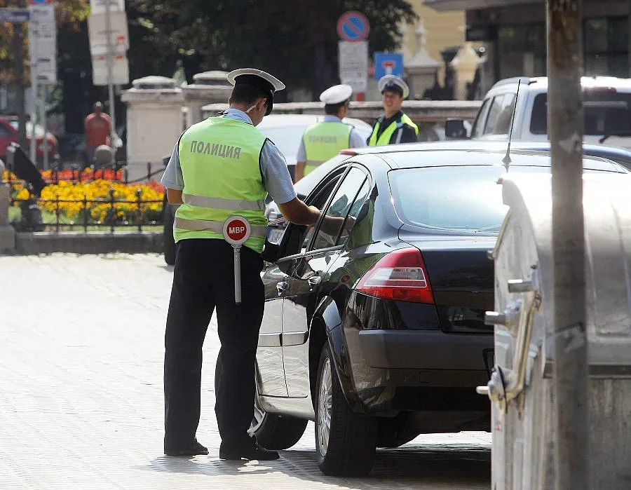 Над 100 000 се крият от актовете на КАТ