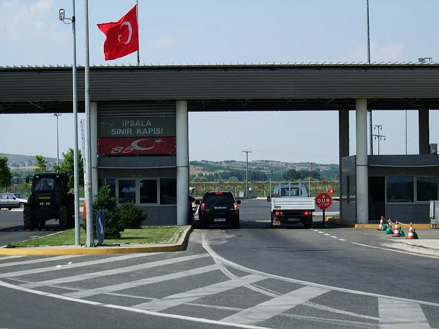 Турски гастарбайтери отбягват България заради стари паспорти