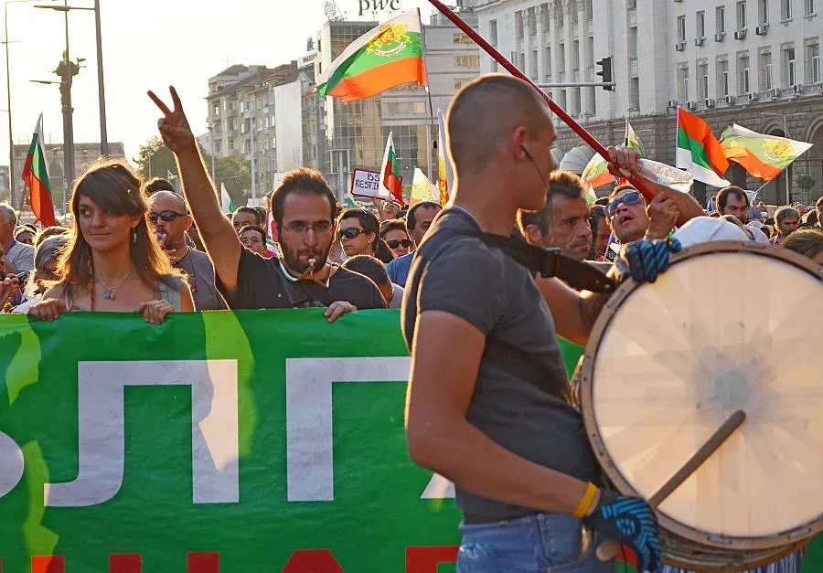 На живо: Горещините не отказват протестиращите