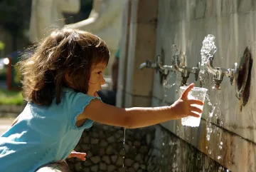 До 40 градуса и оранжев код в 13 области във вторник