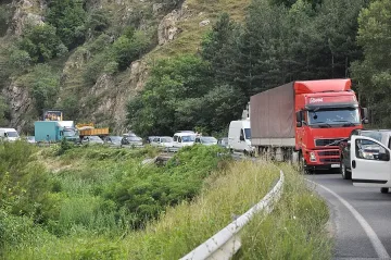 Забраната за камиони по пътищата вече обхваща 10 области