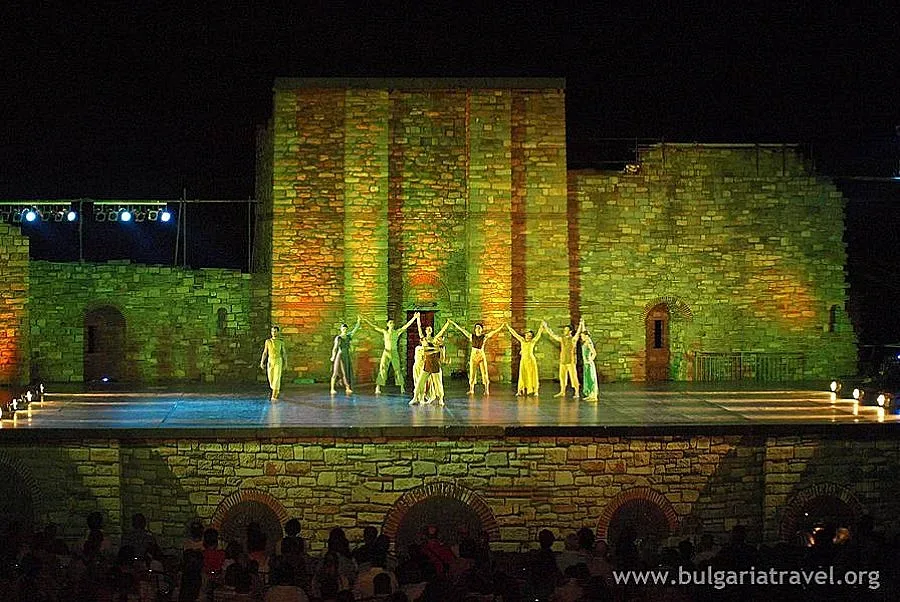 9 хиляди се качиха на Царевец за опера