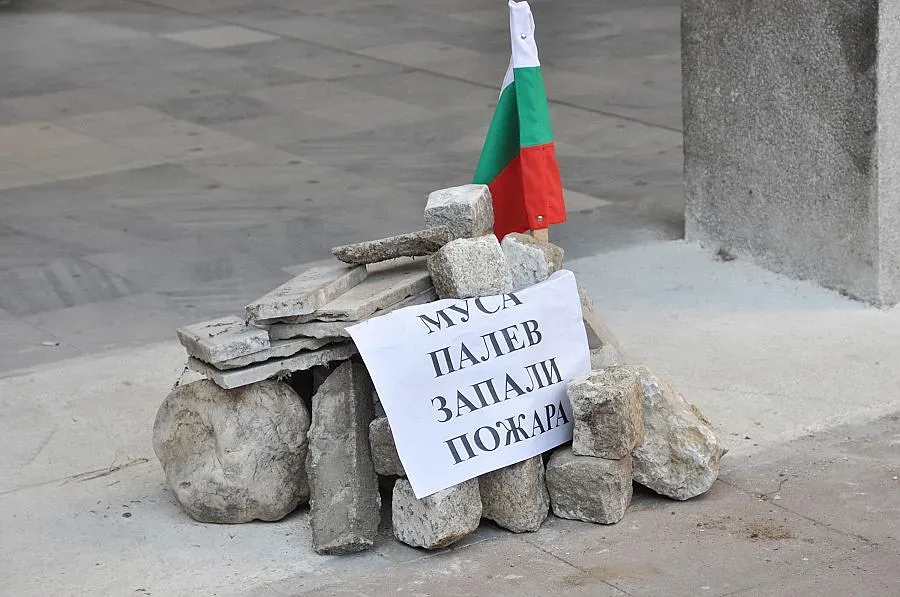 Бунтари срещу губернатора Палев чакат помощ от столичани