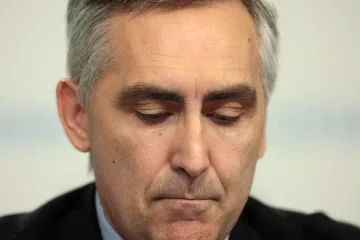 Сименс гони директора си