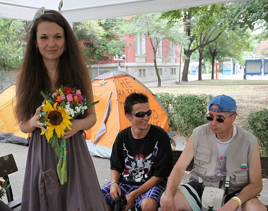 Жената на Боксьора протестира заради дъщеря си