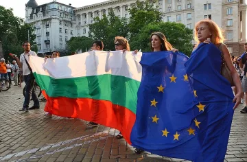 На живо: Нестихващо протестно шествие 45-и ден