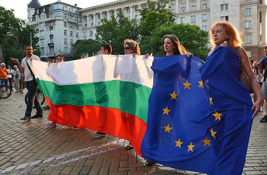 На живо: Нестихващо протестно шествие 45-и ден