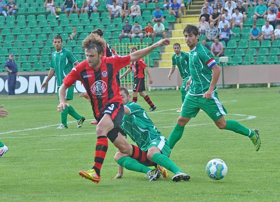 Македонец спасява яловото "Локо" 