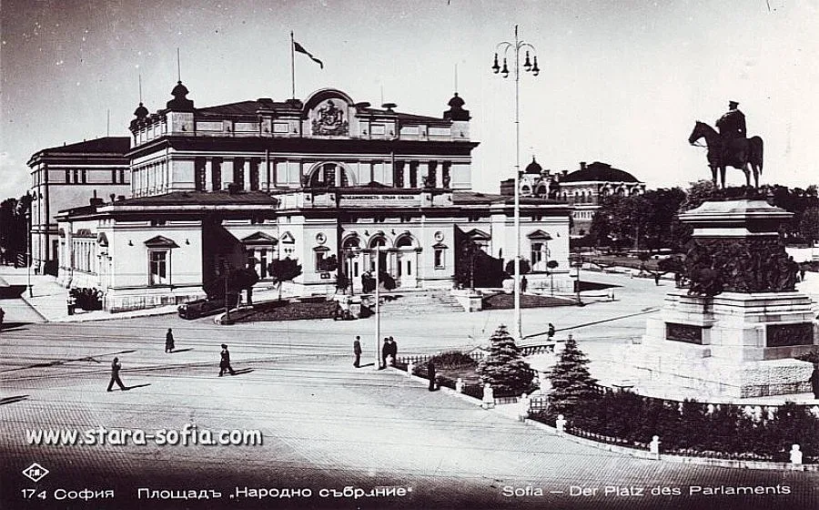 Прокоба тегне край жълтите павета