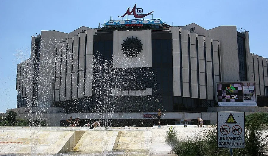 Топлят НДК с минерална вода