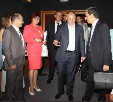 БСП: Жените харесват Сергей повече от Бойко