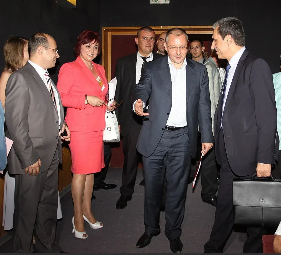 БСП: Жените харесват Сергей повече от Бойко