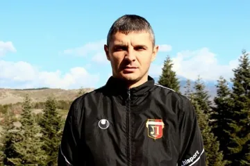 Бием ги под път и над път, репчи се Лазаров