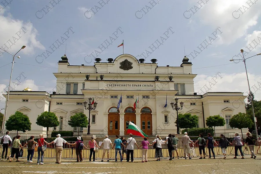 Обсъждат ваканцията на депутатите