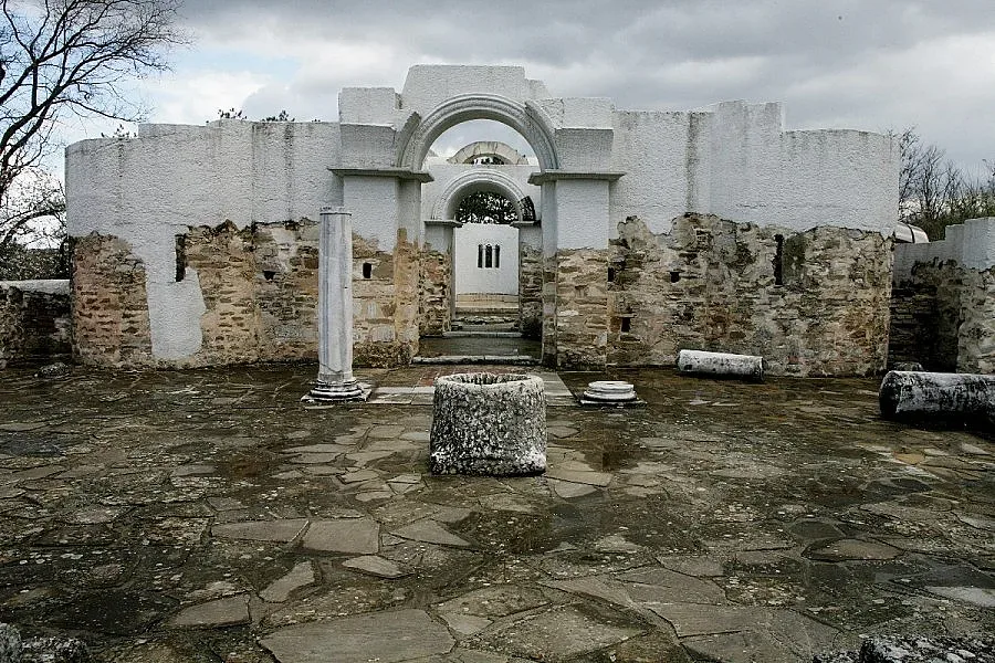 Златната църква в Преслав засенчвала "Света София"