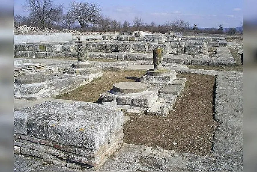 Дървената Плиска респектирала чужденците