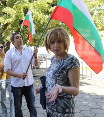 Манолова: Близо 500 000 души не са ясни в избирателните списъци