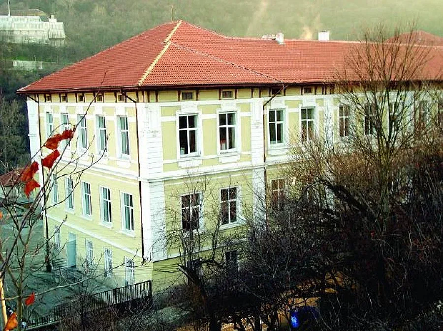 Няма да закриват училището на Ангел Каралийчев