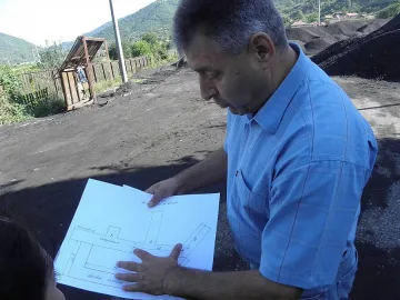 Прокопаха 4 метра към двамата затрупани миньори