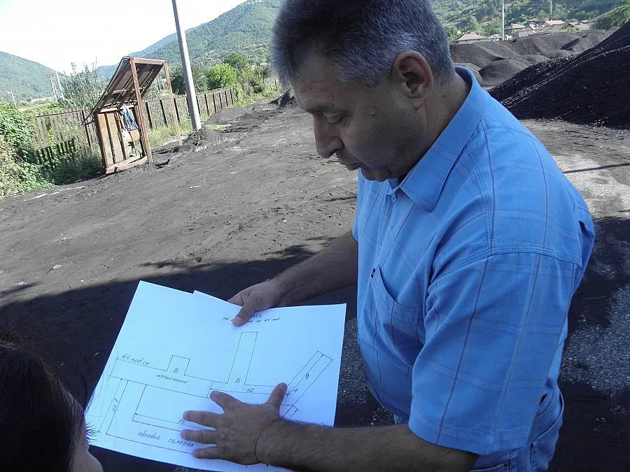 Прокопаха 4 метра към двамата затрупани миньори