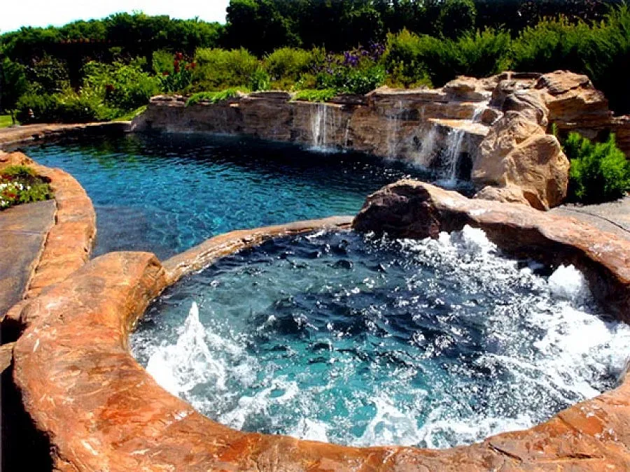 Гърци се лекуват в минералните извори на Огняново