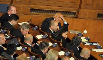 Парламентът събра кворум от 159 депутати