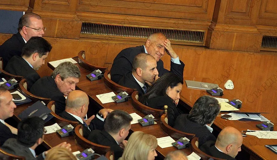 Парламентът събра кворум от 159 депутати