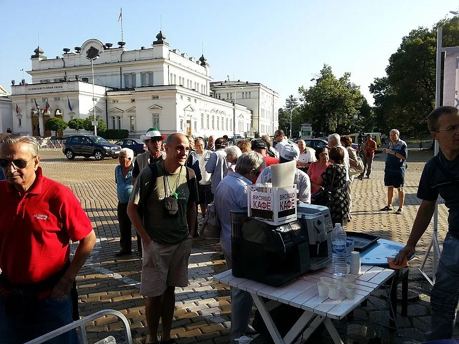 Поредно утро "На кафе" пред Парламента
