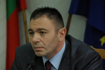 Лазаров: Планът по извеждане на депутатите не сработи