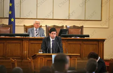 Обсъждат актуализацията на бюджета в парламента