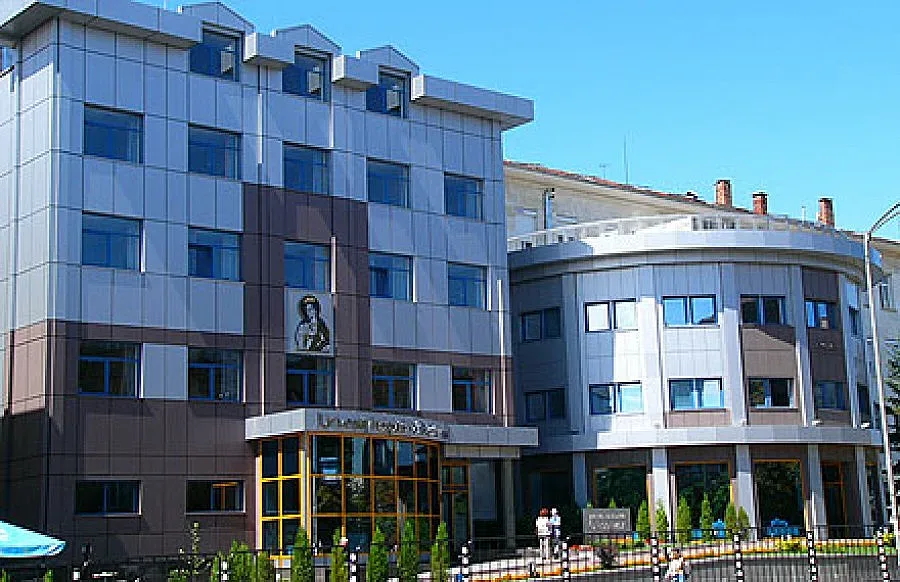 Само в "Св. Екатерина" слагат клапа през върха на сърцето