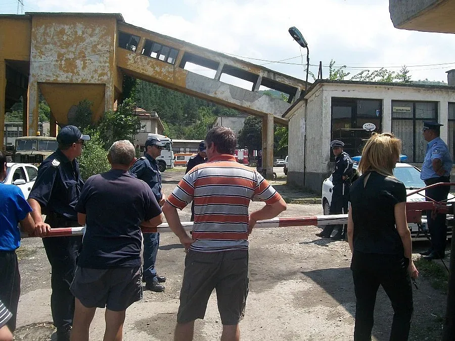 10 дни за нов път до затрупаните миньори