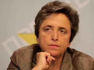 Няма демокрация с камъни