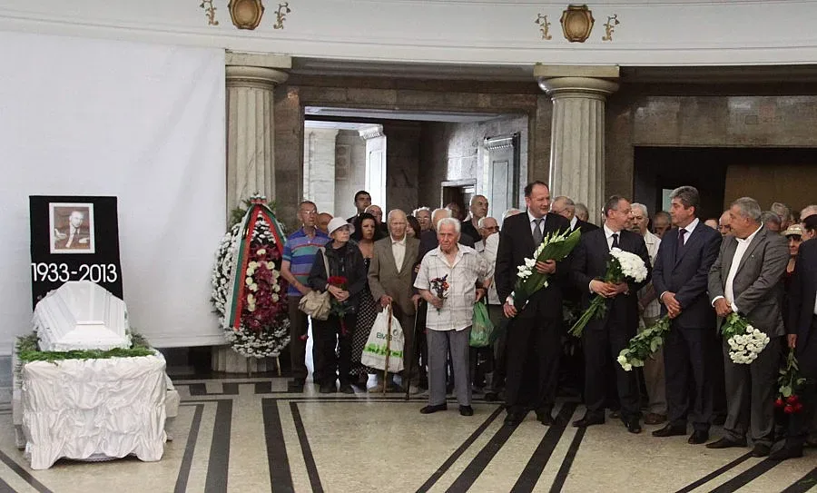 БСП в паника, ровят венците за Александър Лилов за бомби