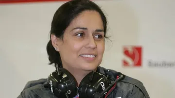 Жена сменя Бърни в Ф1