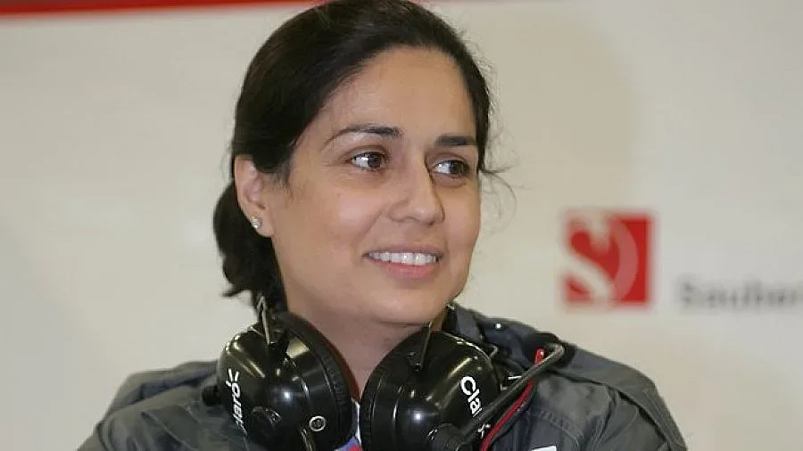 Жена сменя Бърни в Ф1