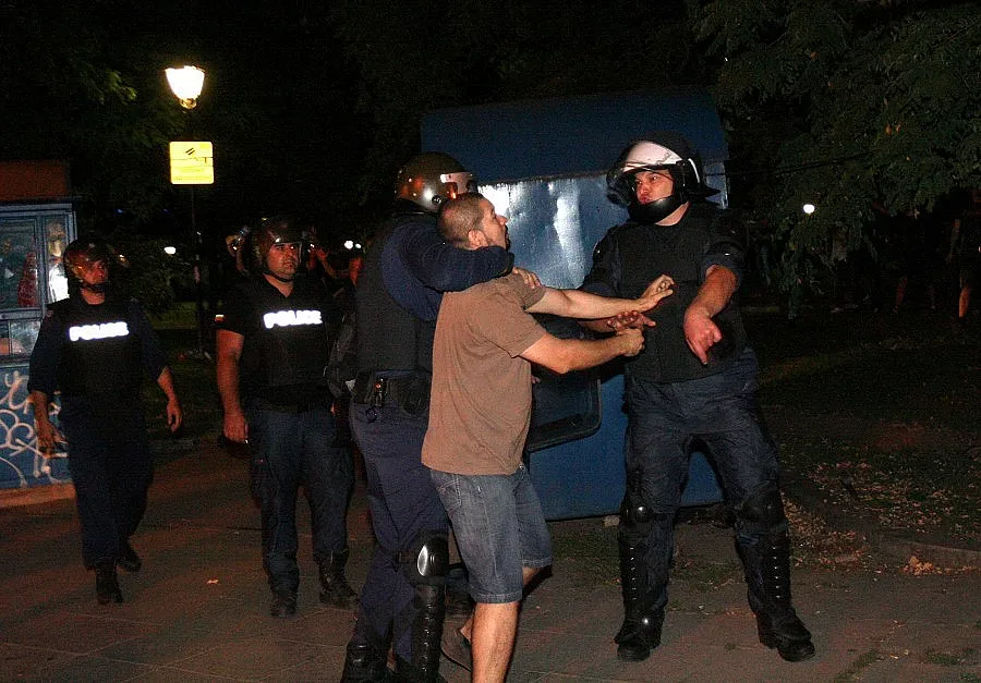 БХК: Свръхупотреба на сила спрямо протестиращите