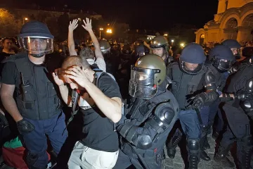 ВИДЕО и СНИМКИ: Бой, кръв и блокада 