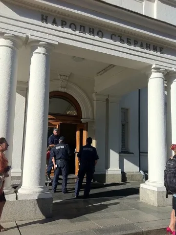 Парламентът не отиде на работа