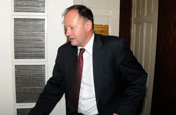 Миков настоява да няма заседание на НС утре 